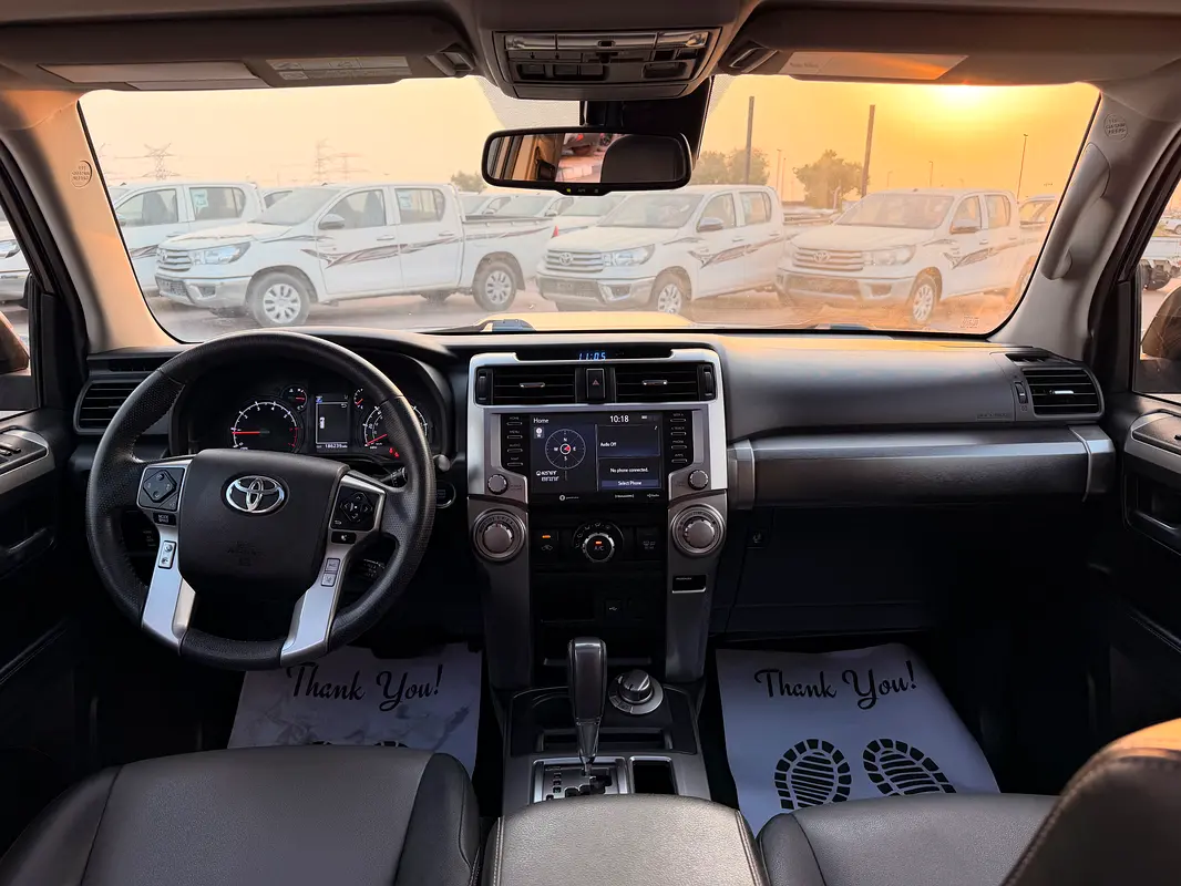 Car Image 2020 TOYOTA 4RUNNER SR5