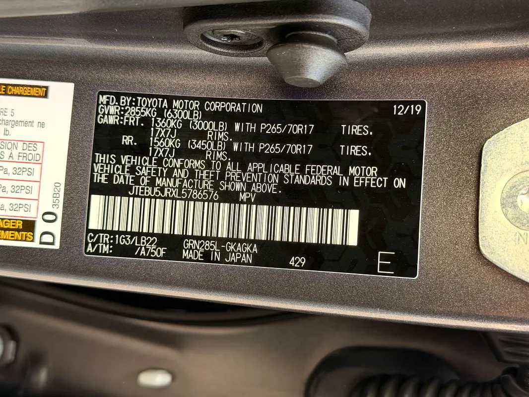 Car Image 2020 TOYOTA 4RUNNER SR5