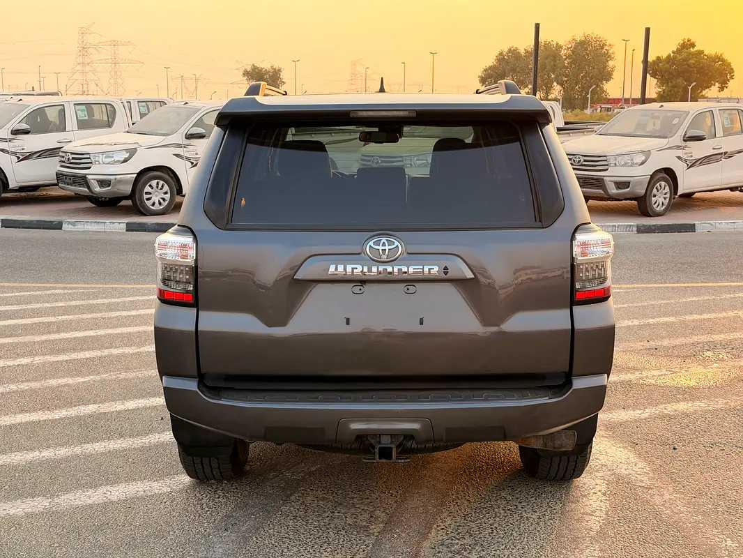 Car Image 2020 TOYOTA 4RUNNER SR5