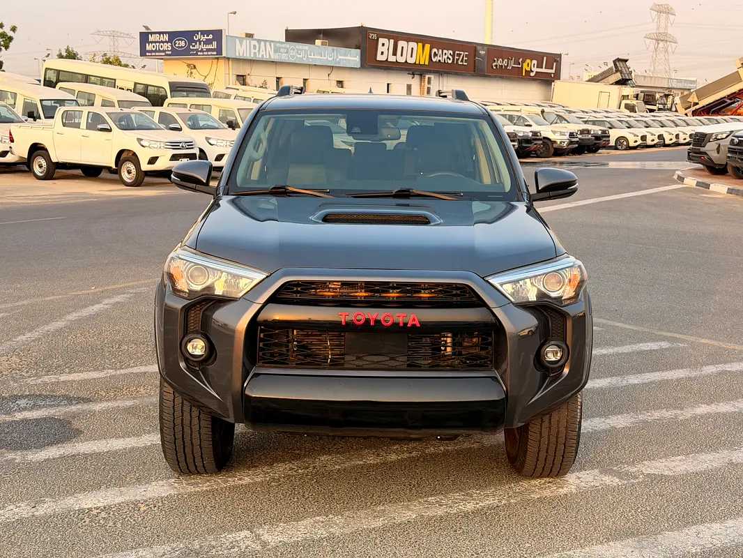 Car Image 2020 TOYOTA 4RUNNER SR5