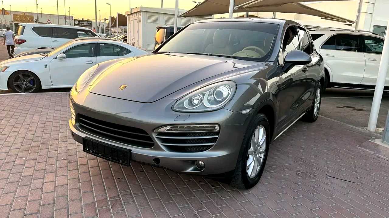 Car Image 2013 PORSCHE CAYENNE S