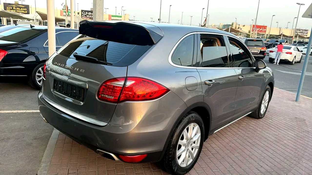 Car Image 2013 PORSCHE CAYENNE S