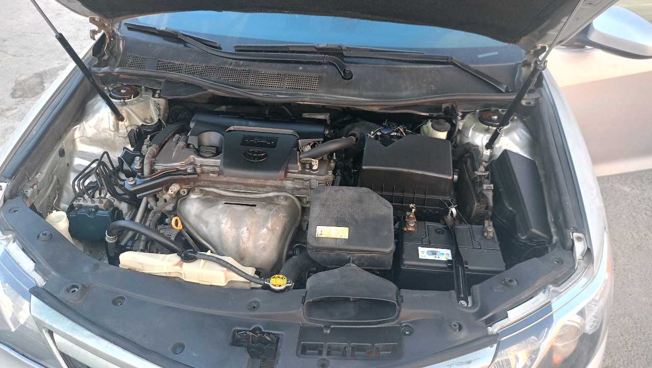 Car Image 2012 TOYOTA CAMRY SE