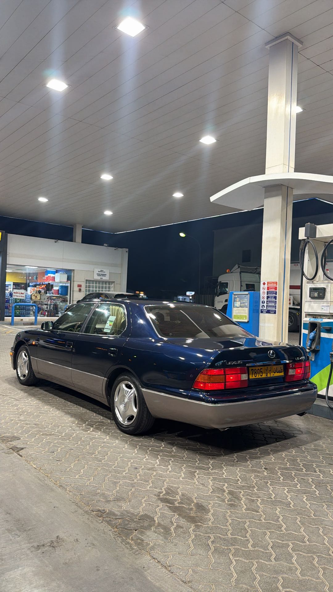 Car Image 1998 LEXUS LS 400