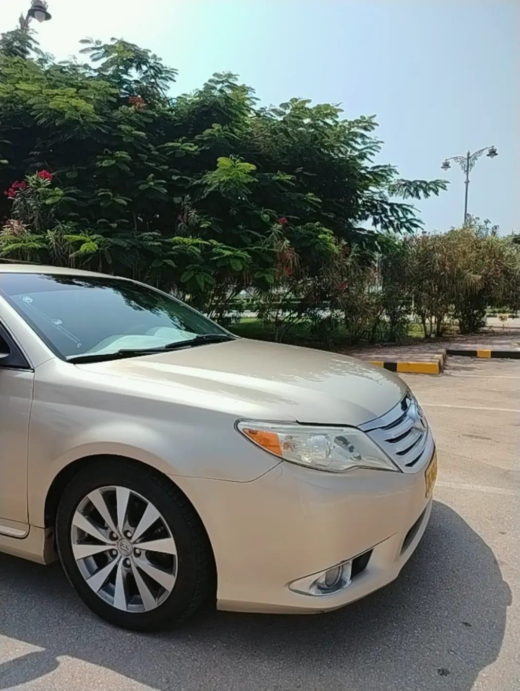Car Image 2012 TOYOTA AVALON XLS
