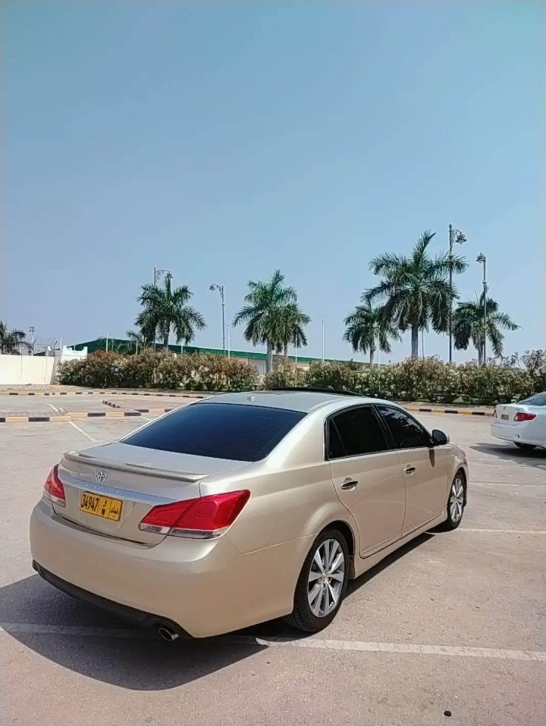 Car Image 2012 TOYOTA AVALON XLS