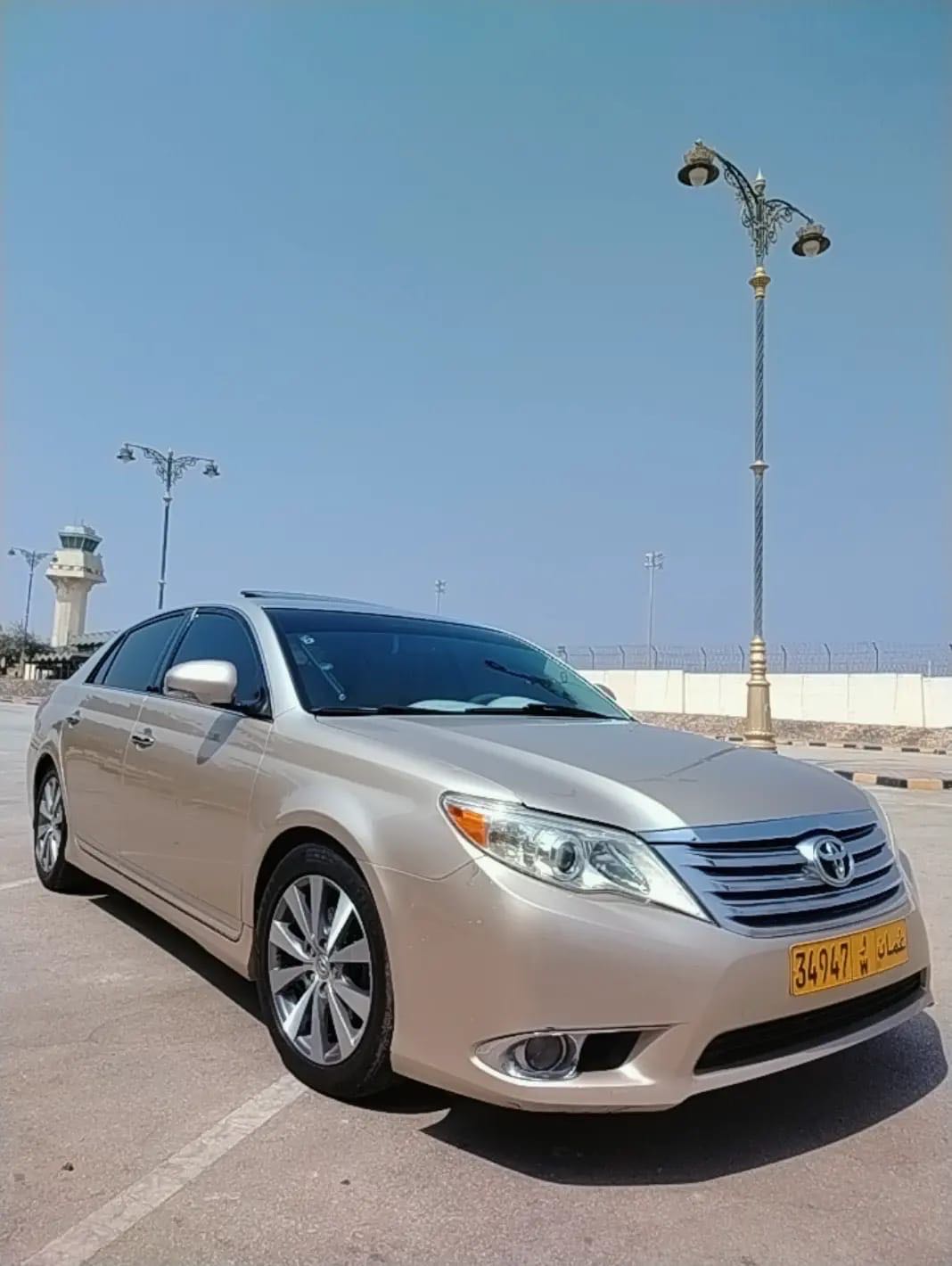 Car Image 2012 TOYOTA AVALON XLS