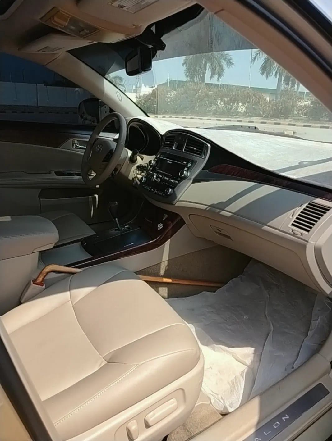 Car Image 2012 TOYOTA AVALON XLS