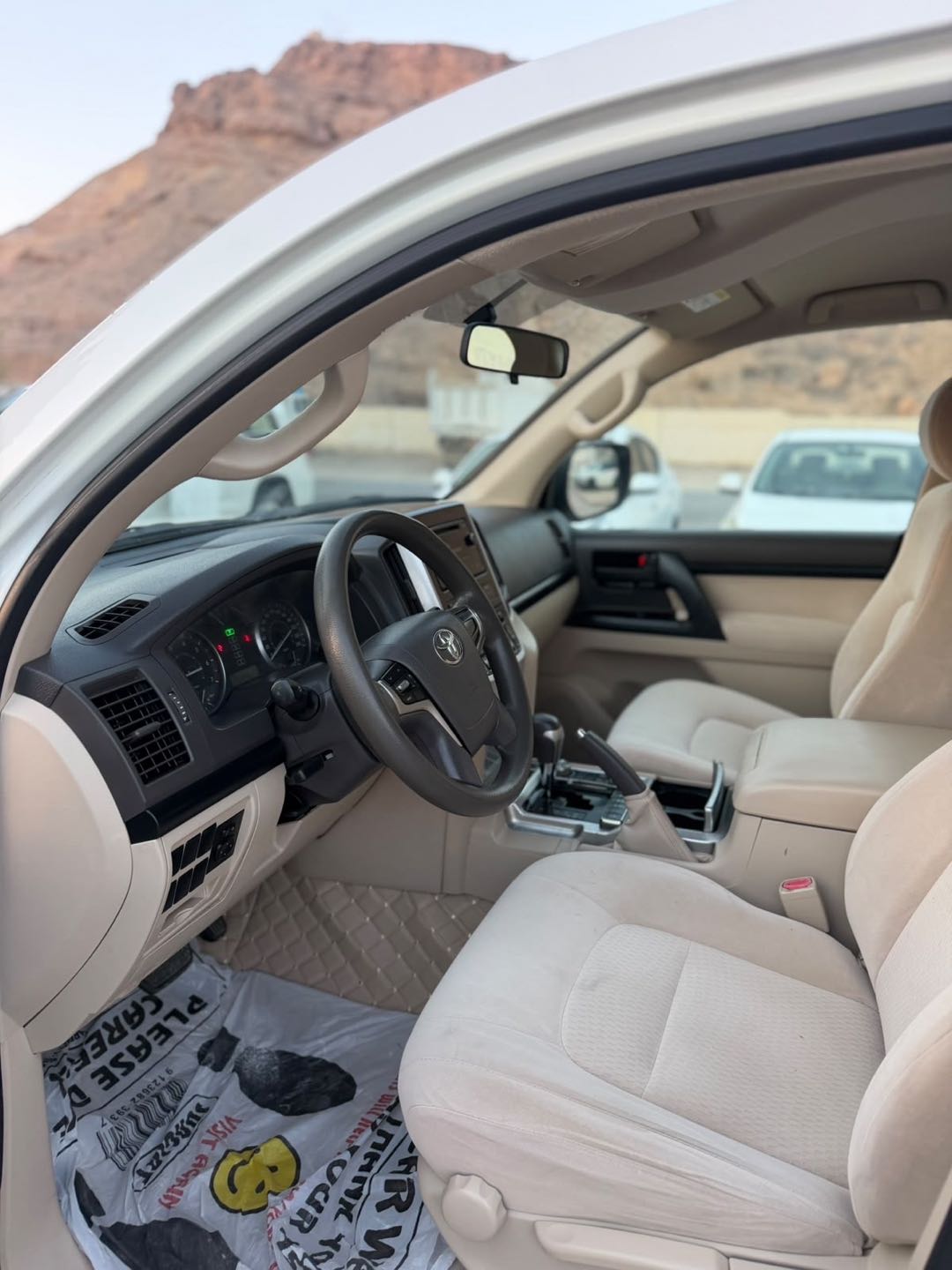 Car Image 2019 TOYOTA LAND CRUISER GX