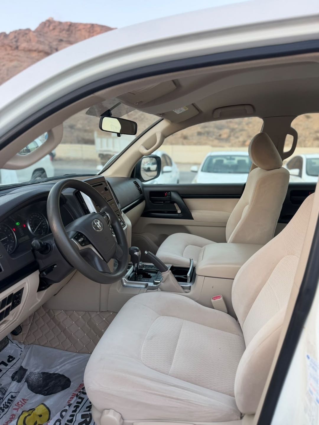 Car Image 2019 TOYOTA LAND CRUISER GX