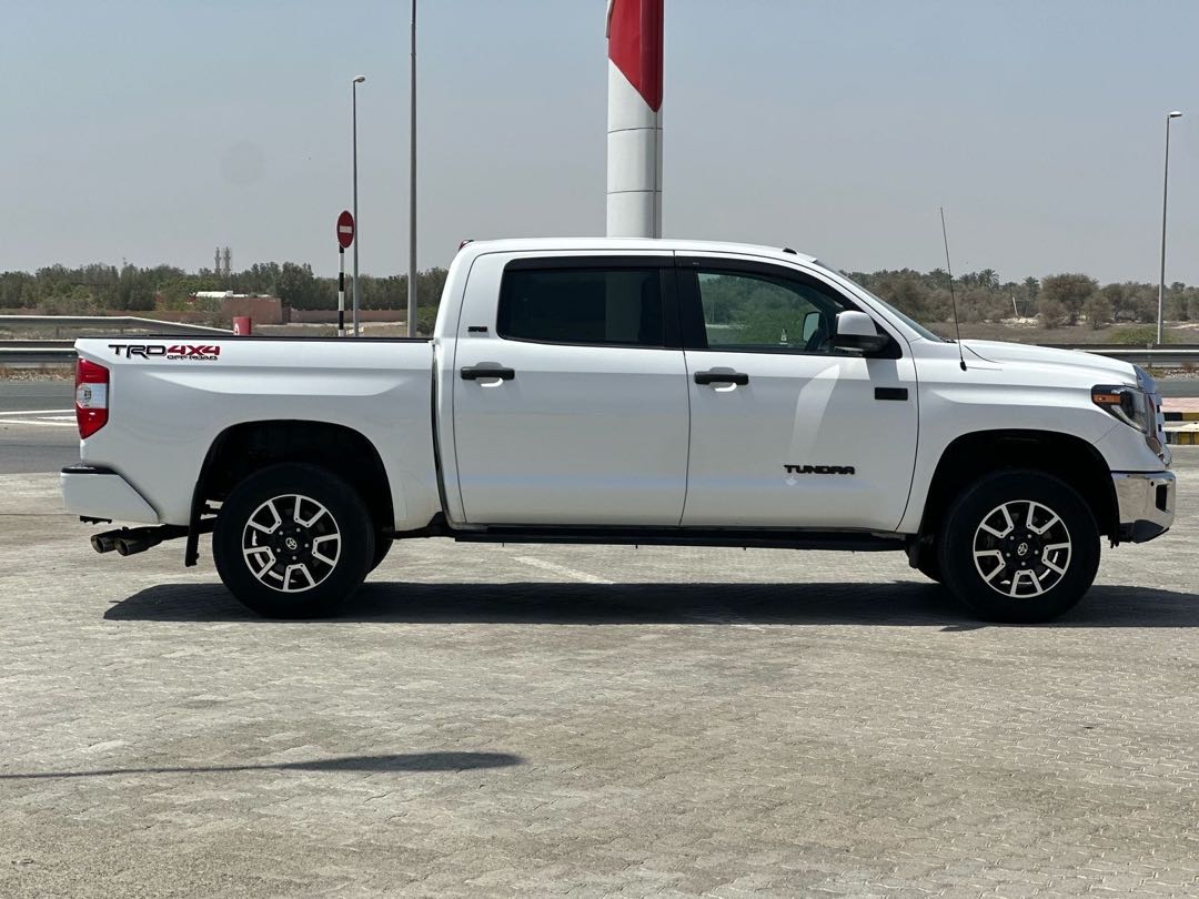 Car Image 2017 TOYOTA TUNDRA SR5