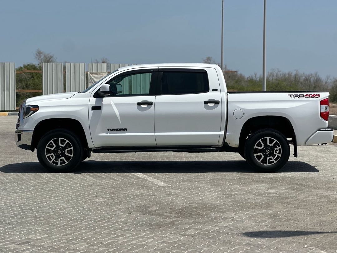 Car Image 2017 TOYOTA TUNDRA SR5
