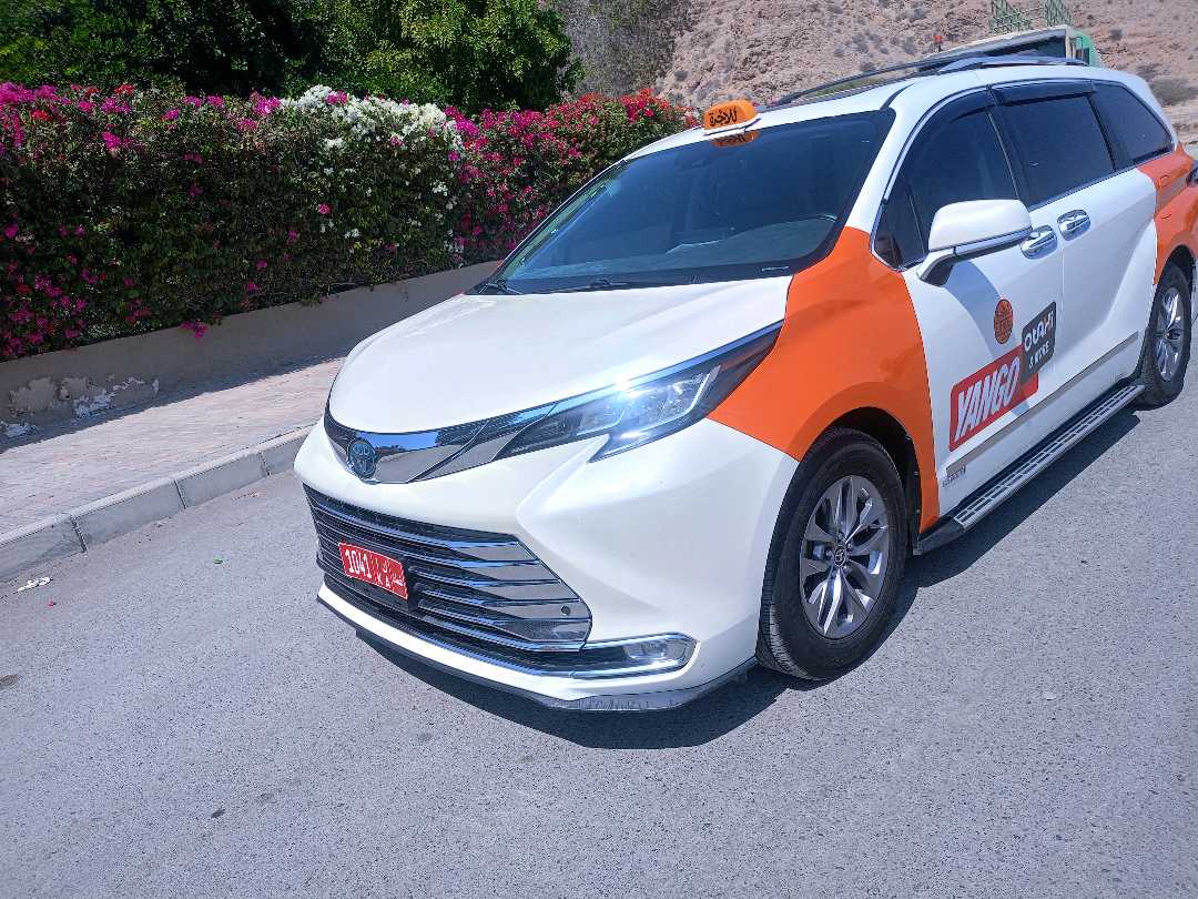 Car Image 2021 TOYOTA SIENNA 
