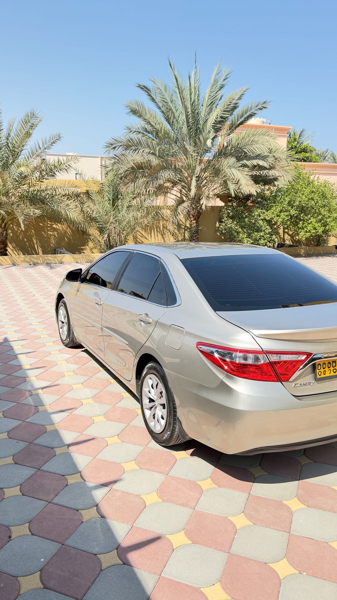 Car Image 2015 TOYOTA CAMRY LE