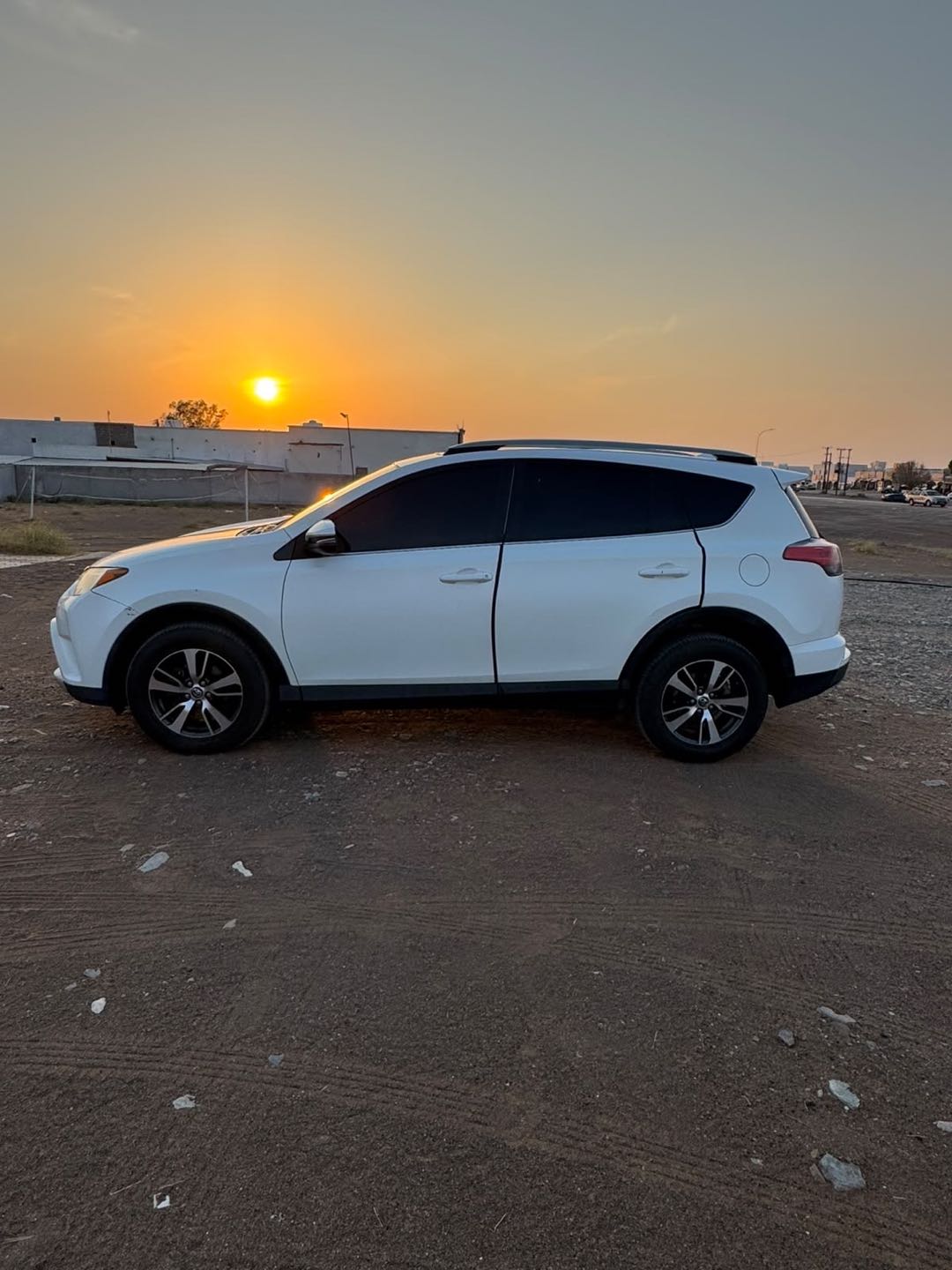 Car Image 2017 TOYOTA RAV4 XLE