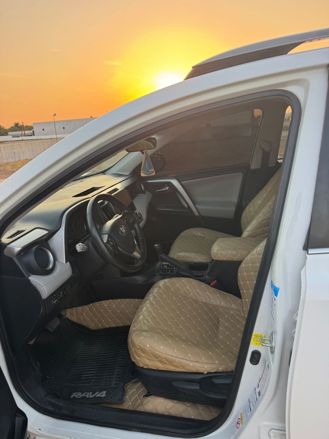 Car Image 2017 TOYOTA RAV4 XLE