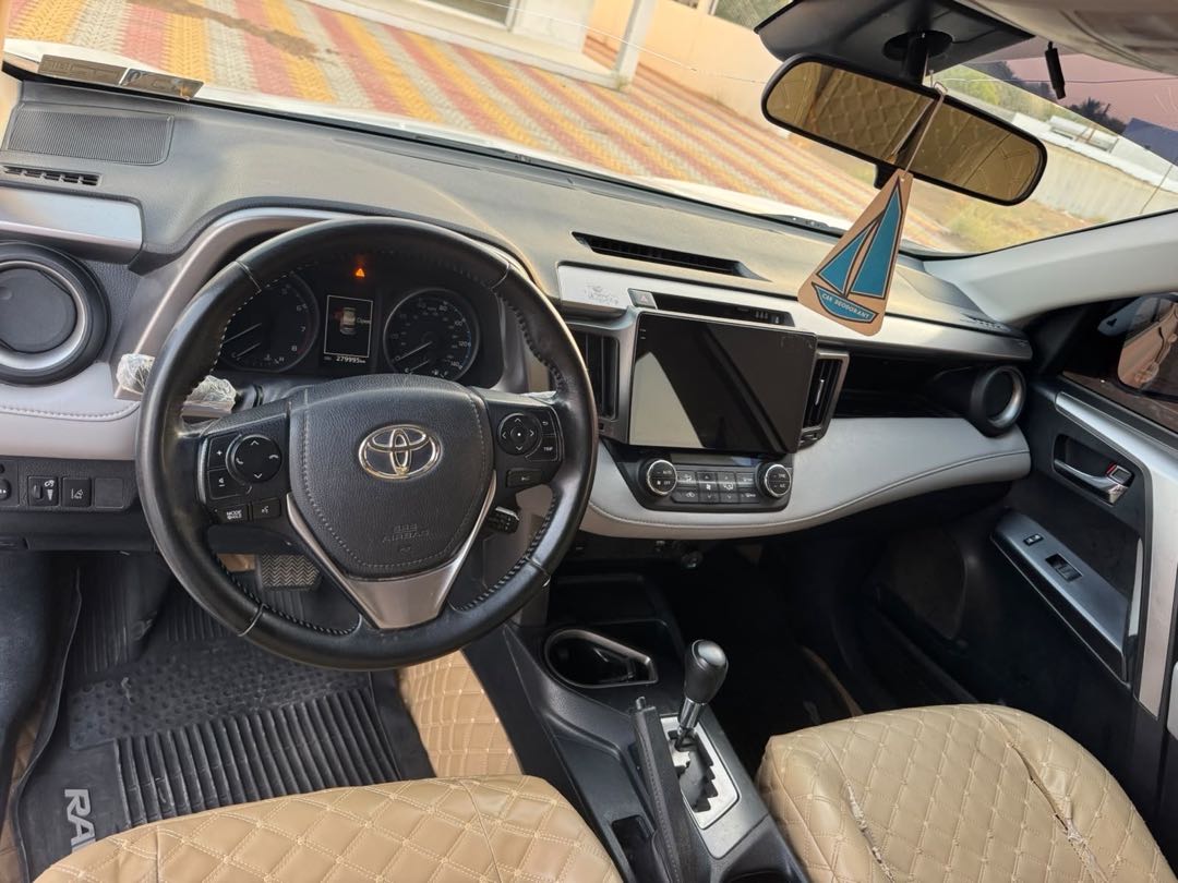 Car Image 2017 TOYOTA RAV4 XLE