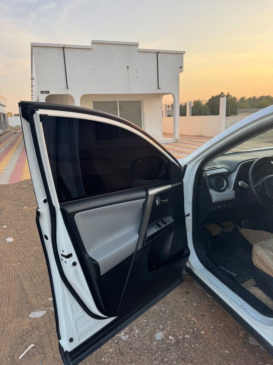 Car Image 2017 TOYOTA RAV4 XLE