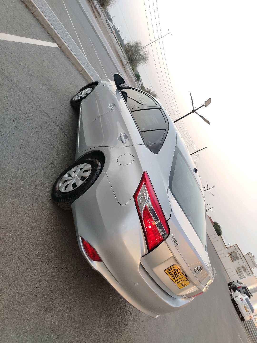 Car Image 2016 TOYOTA YARIS SE