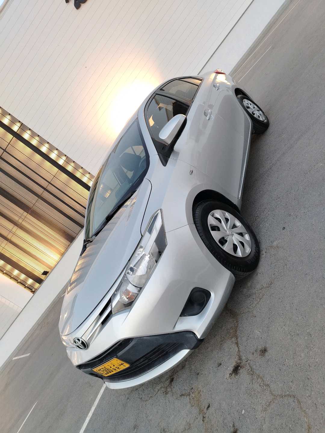 Car Image 2016 TOYOTA YARIS SE