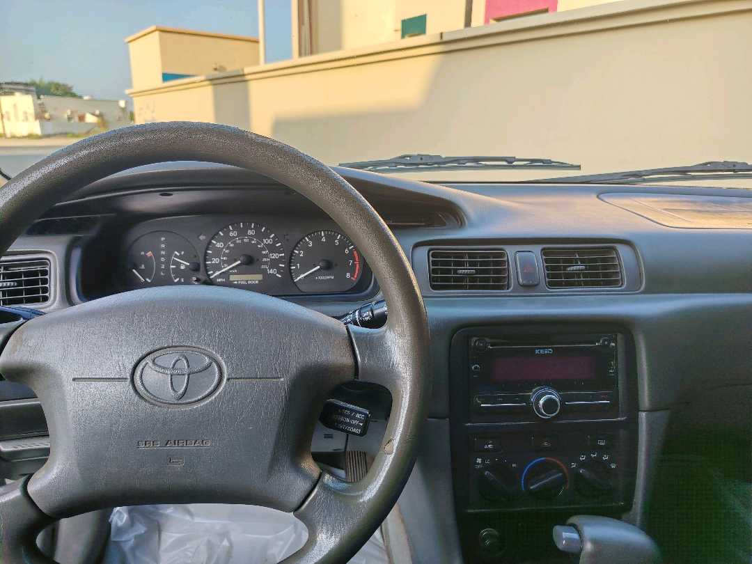 Car Image 2001 TOYOTA CAMRY LE