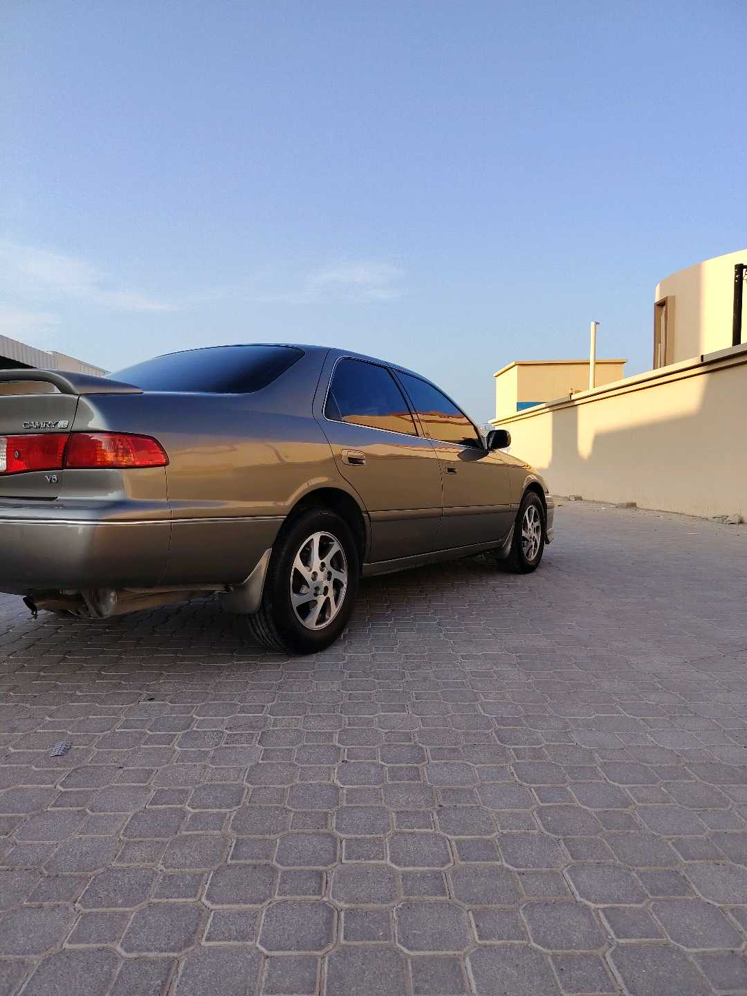 Car Image 2001 TOYOTA CAMRY LE