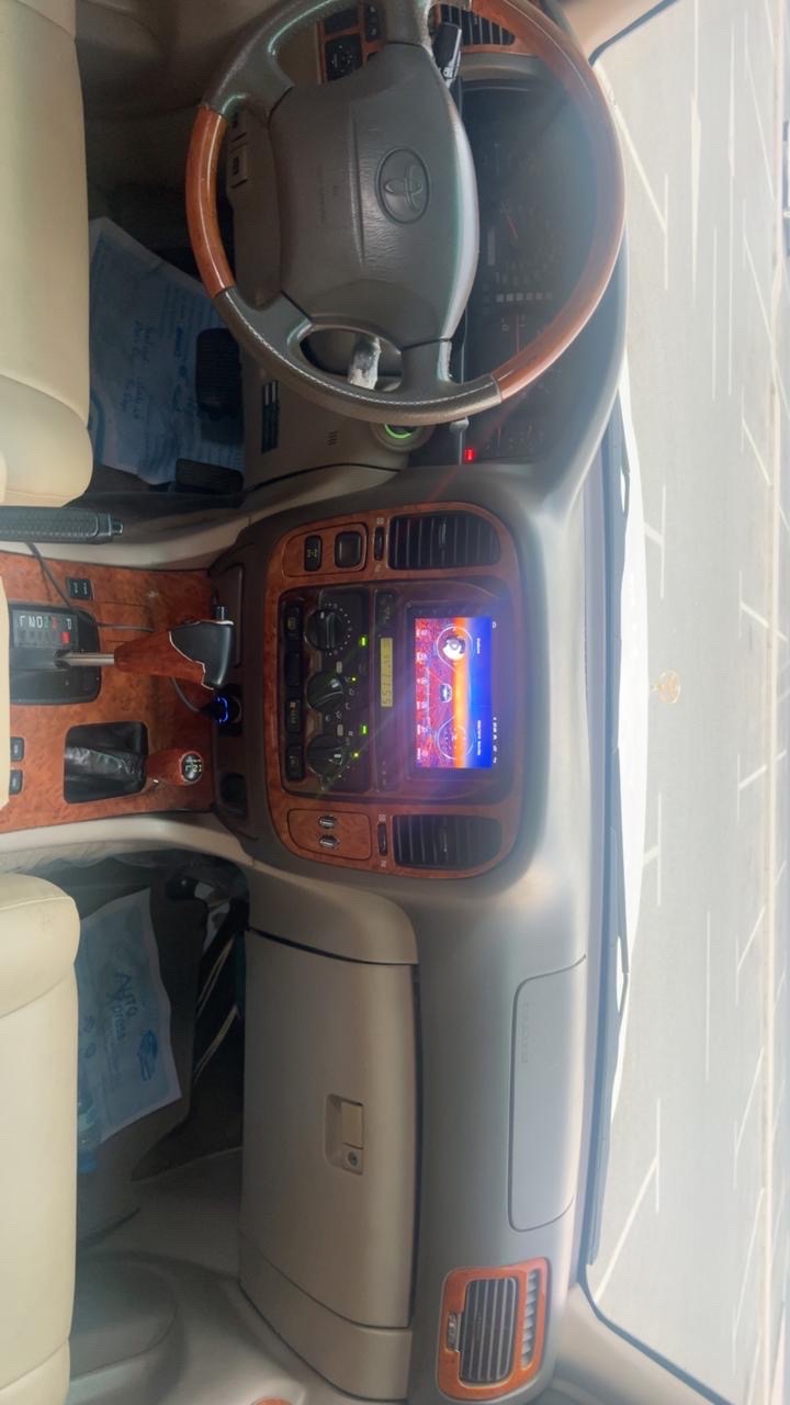 Car Image 2000 TOYOTA LAND CRUISER VX.R