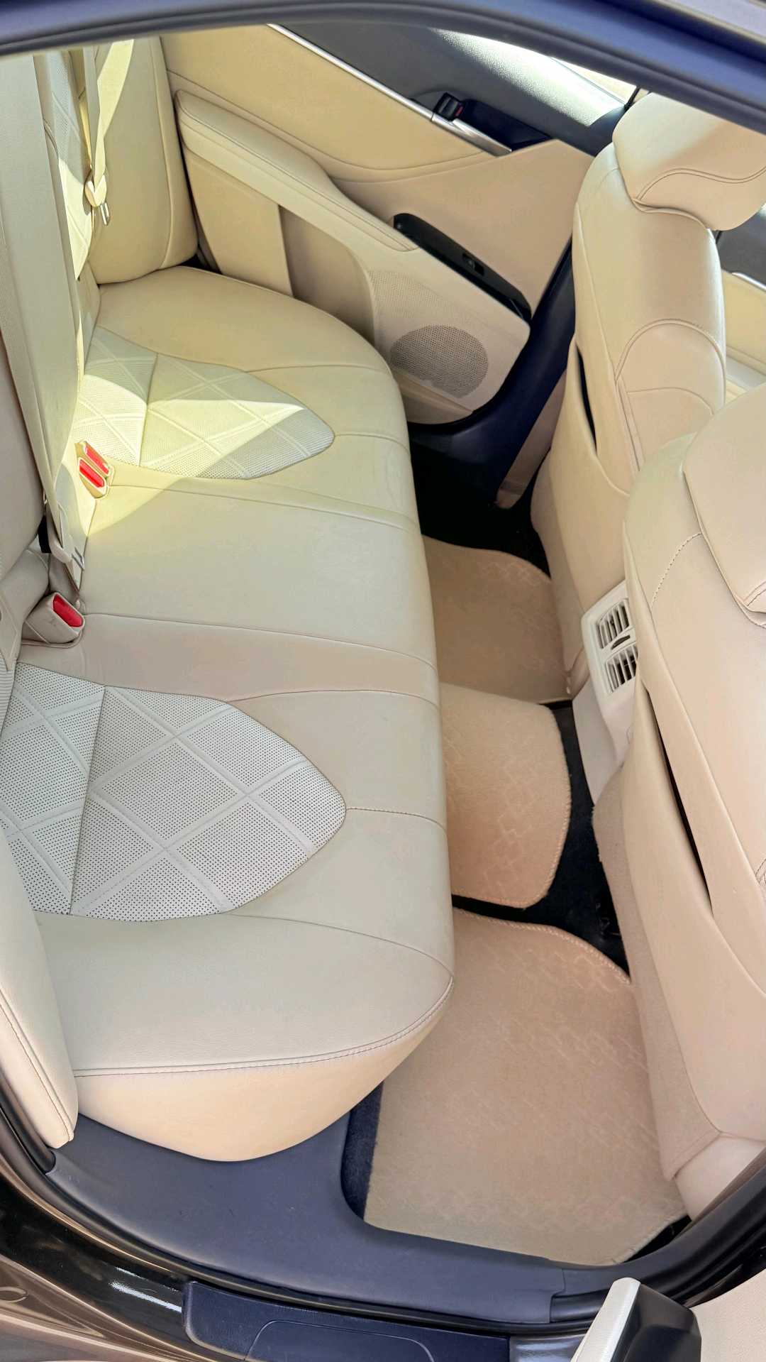 Car Image 2018 TOYOTA CAMRY XLE