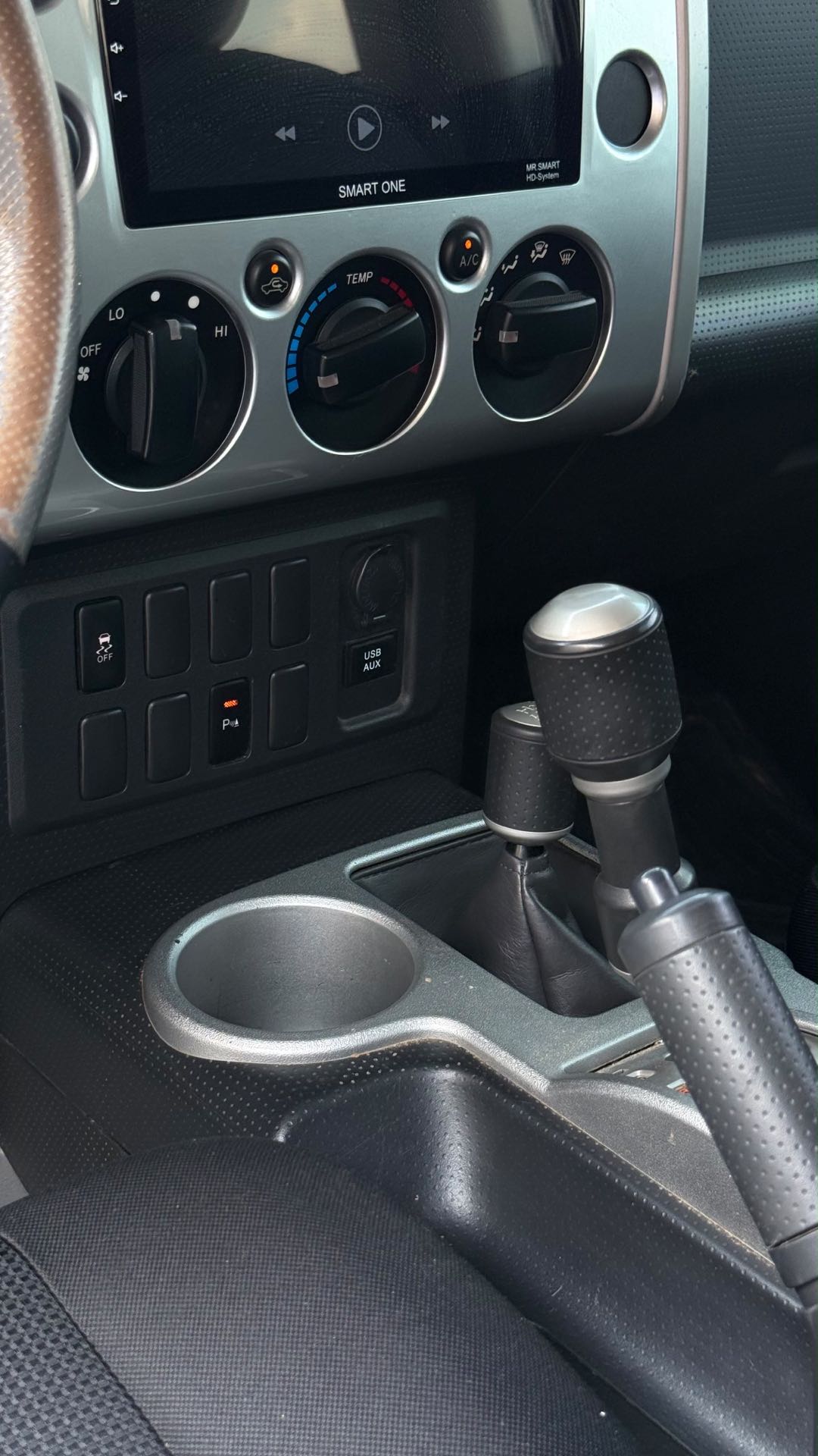 Car Image 2015 TOYOTA FJ CRUISER 