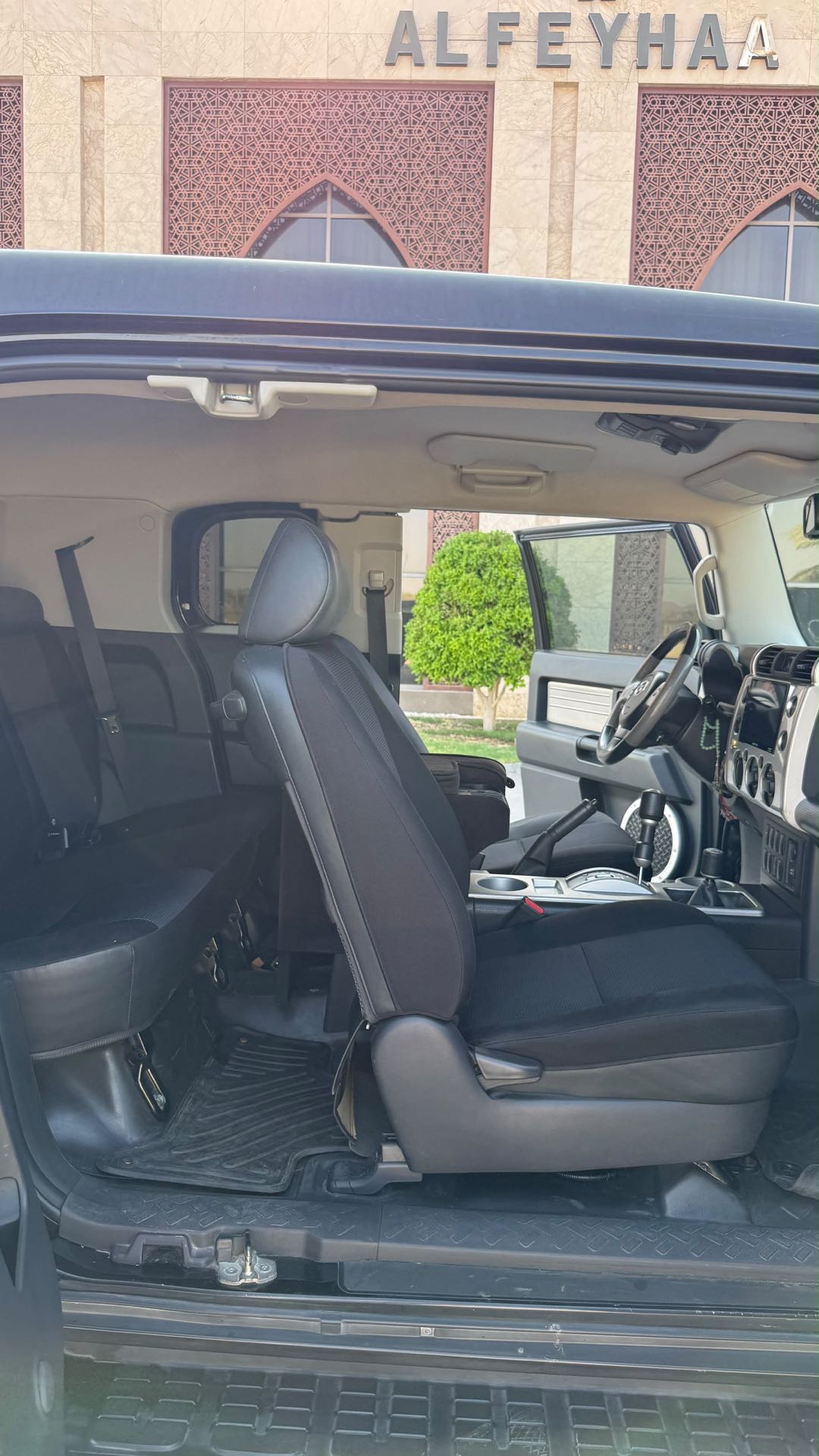 Car Image 2015 TOYOTA FJ CRUISER 