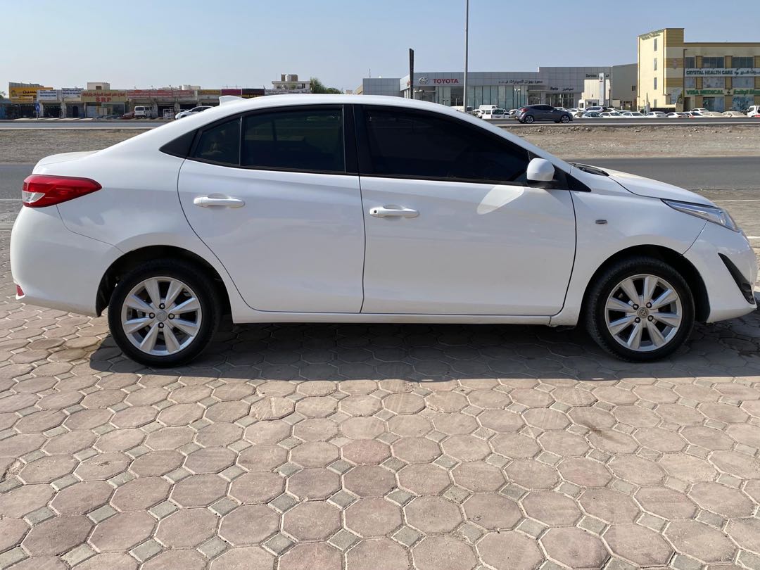 Car Image 2019 TOYOTA YARIS E