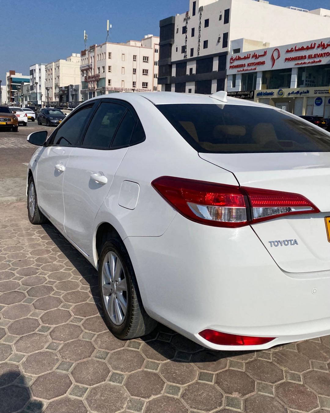 Car Image 2019 TOYOTA YARIS E