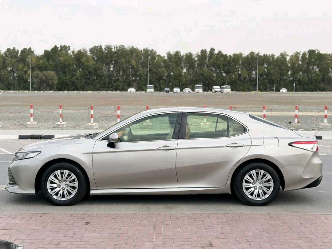 Car Image 2018 TOYOTA CAMRY LE
