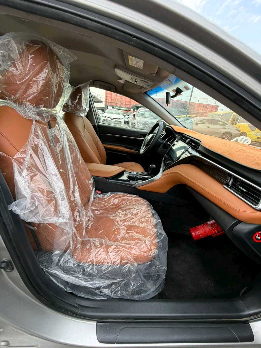 Car Image 2018 TOYOTA CAMRY LE