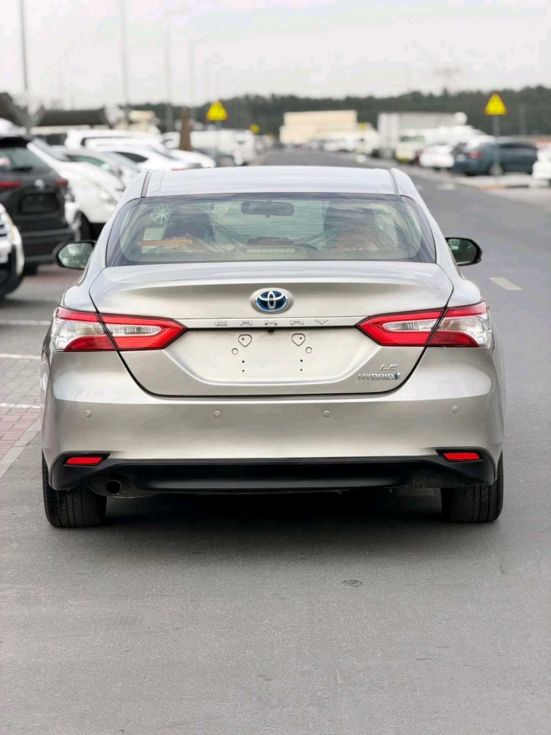 Car Image 2018 TOYOTA CAMRY LE