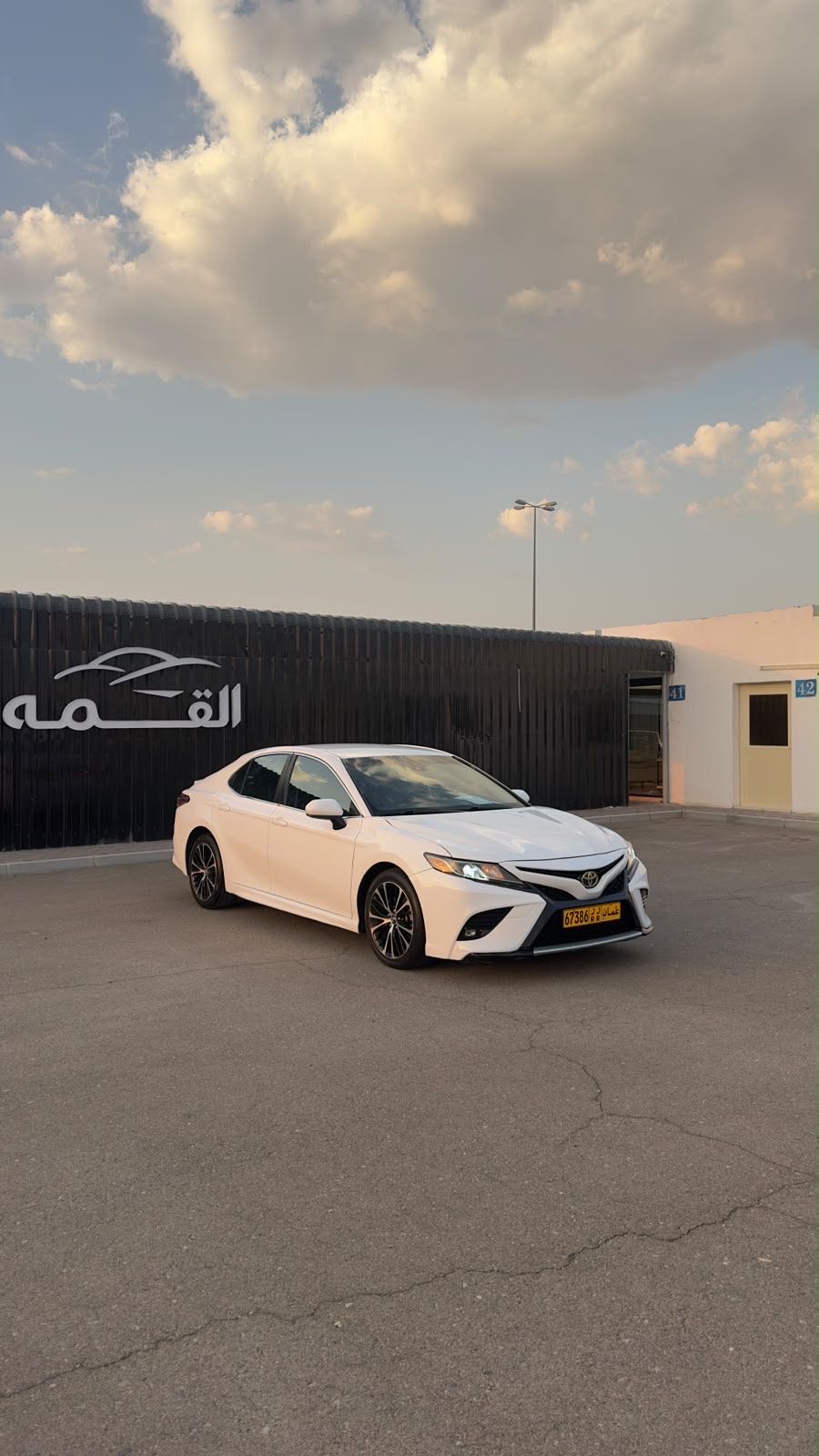 Car Image 2018 TOYOTA CAMRY SE