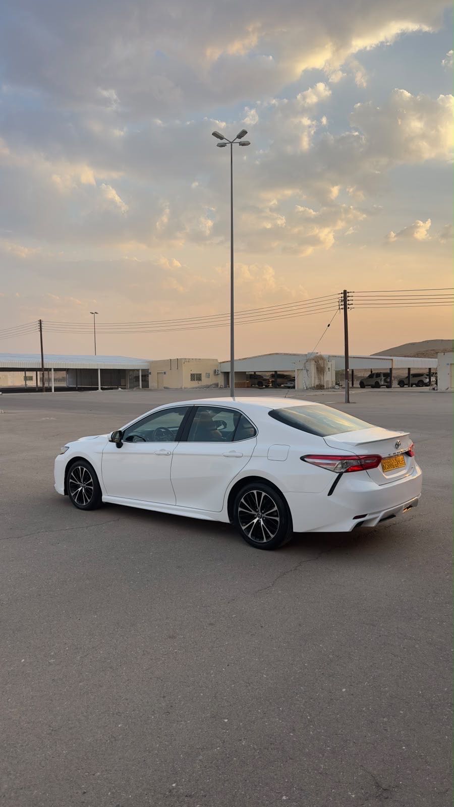 Car Image 2018 TOYOTA CAMRY SE