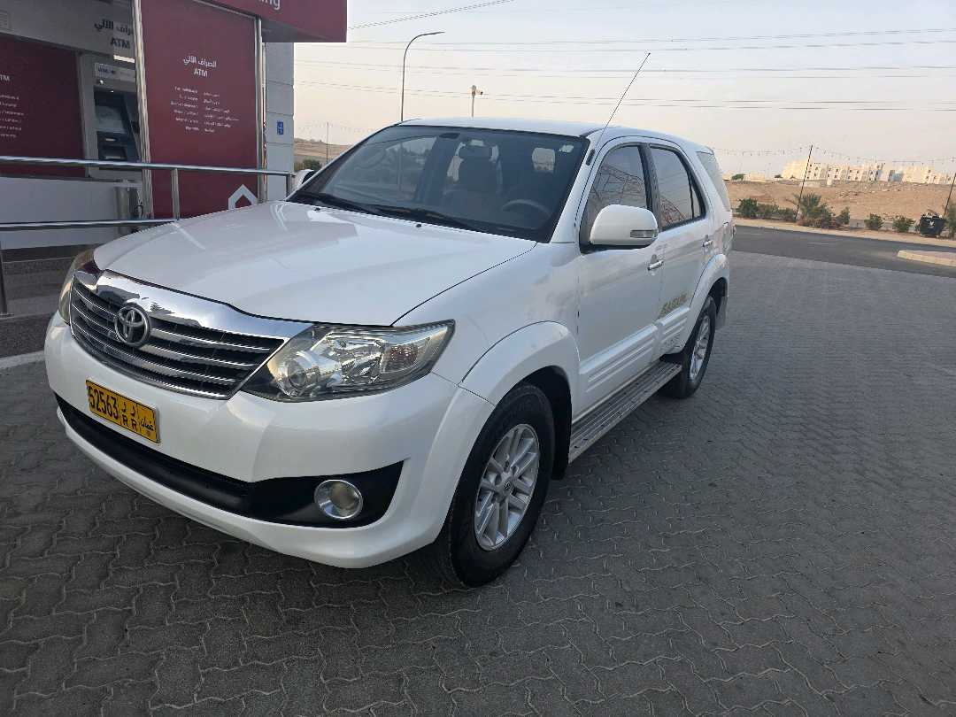 Car Image 2013 TOYOTA FORTUNER GXR