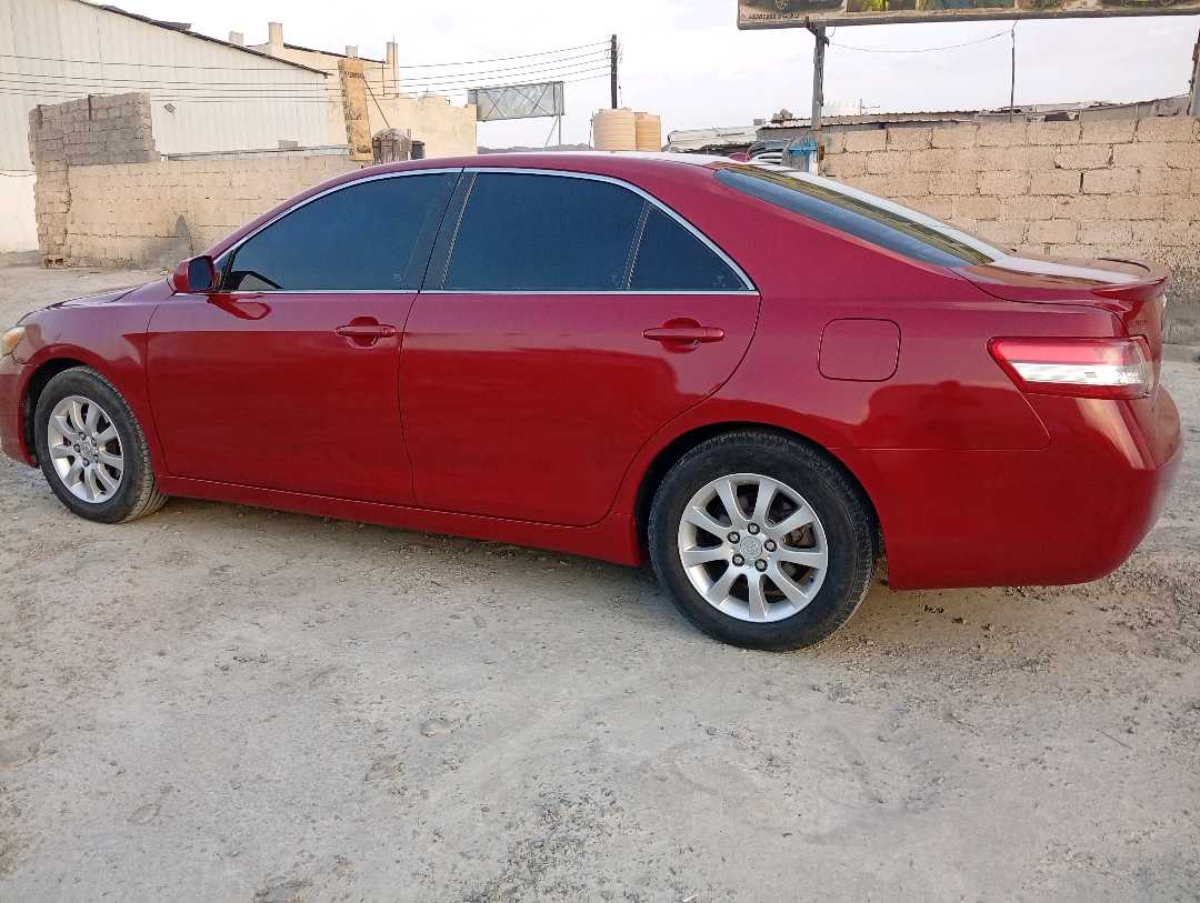 Car Image 2010 TOYOTA CAMRY LE