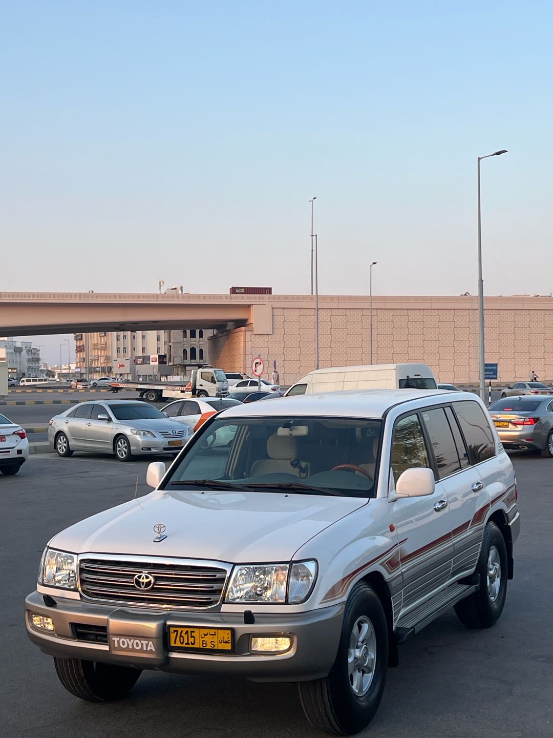 Car Image 2004 TOYOTA LAND CRUISER GX.R