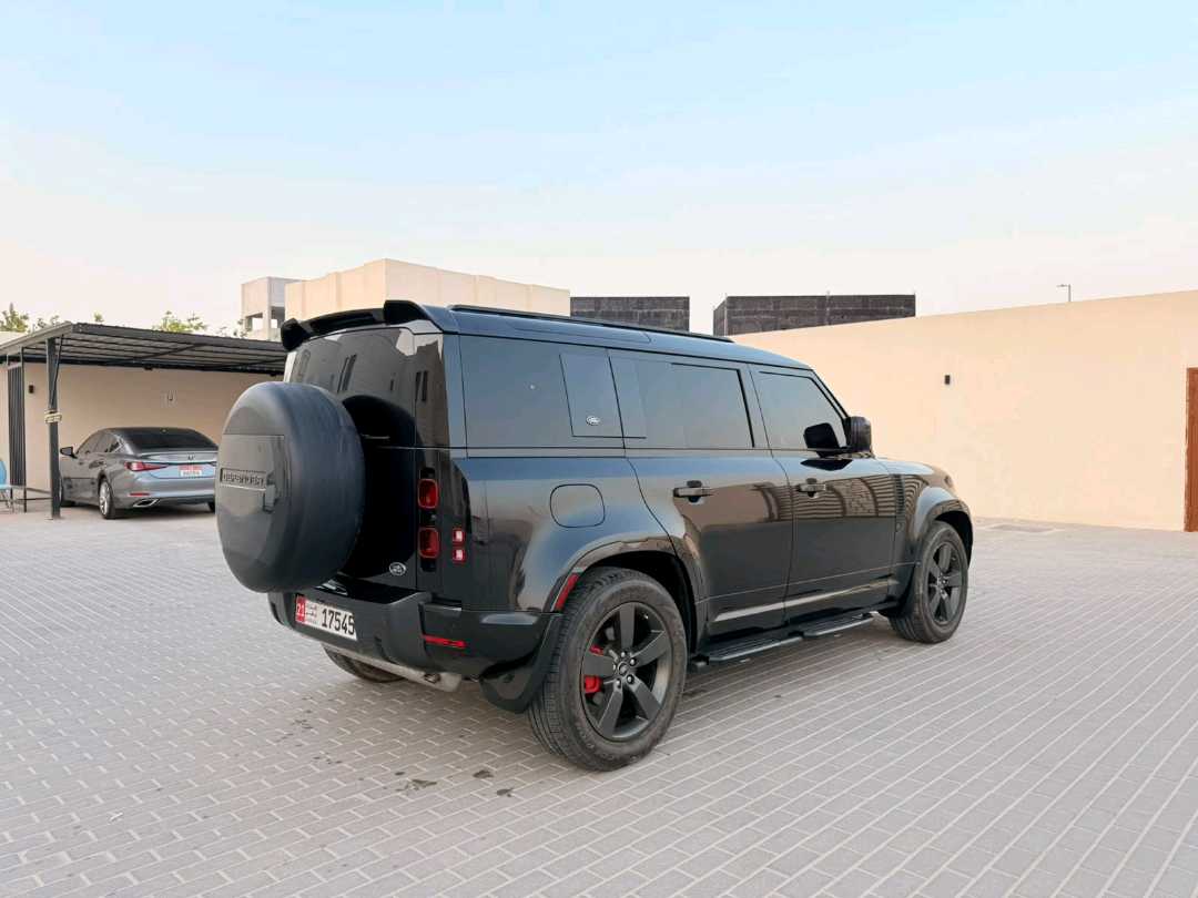 Car Image 2021 LAND ROVER DEFENDER 110