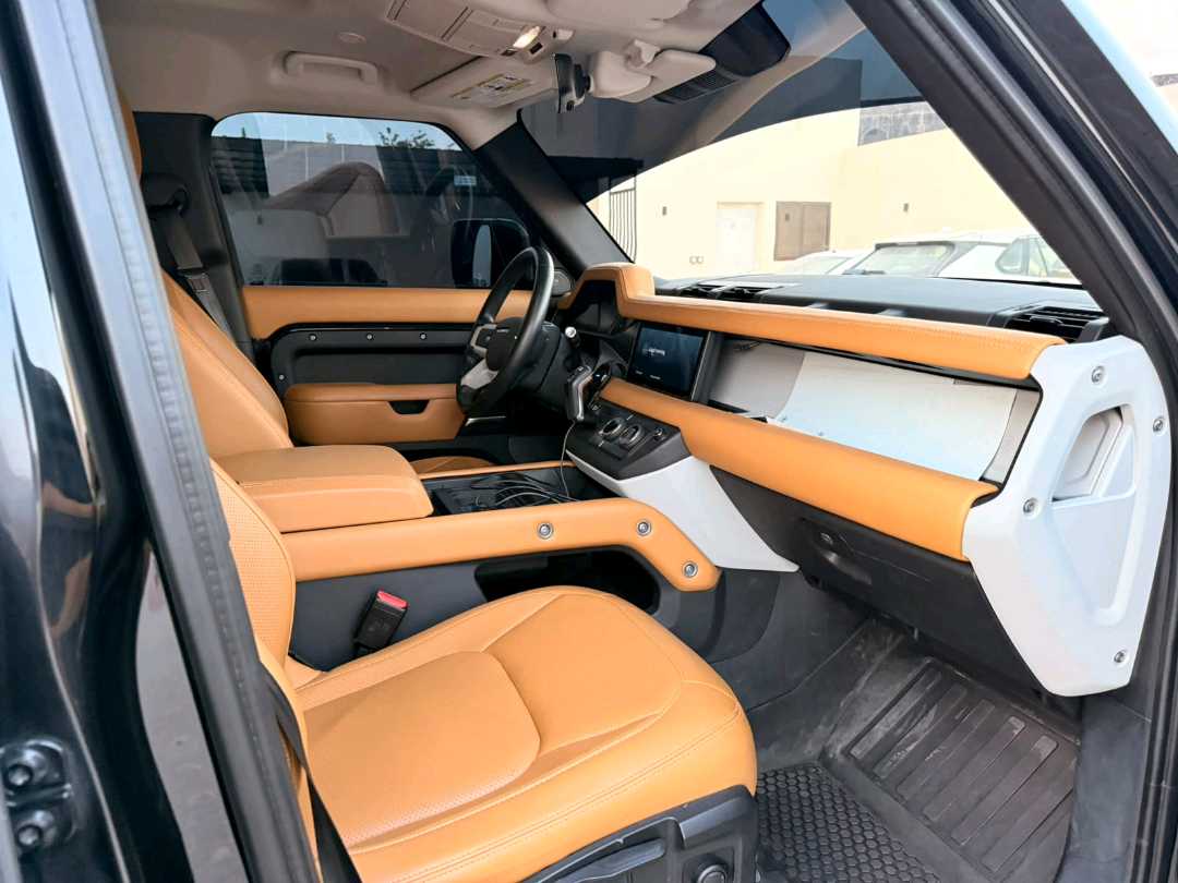 Car Image 2021 LAND ROVER DEFENDER 110