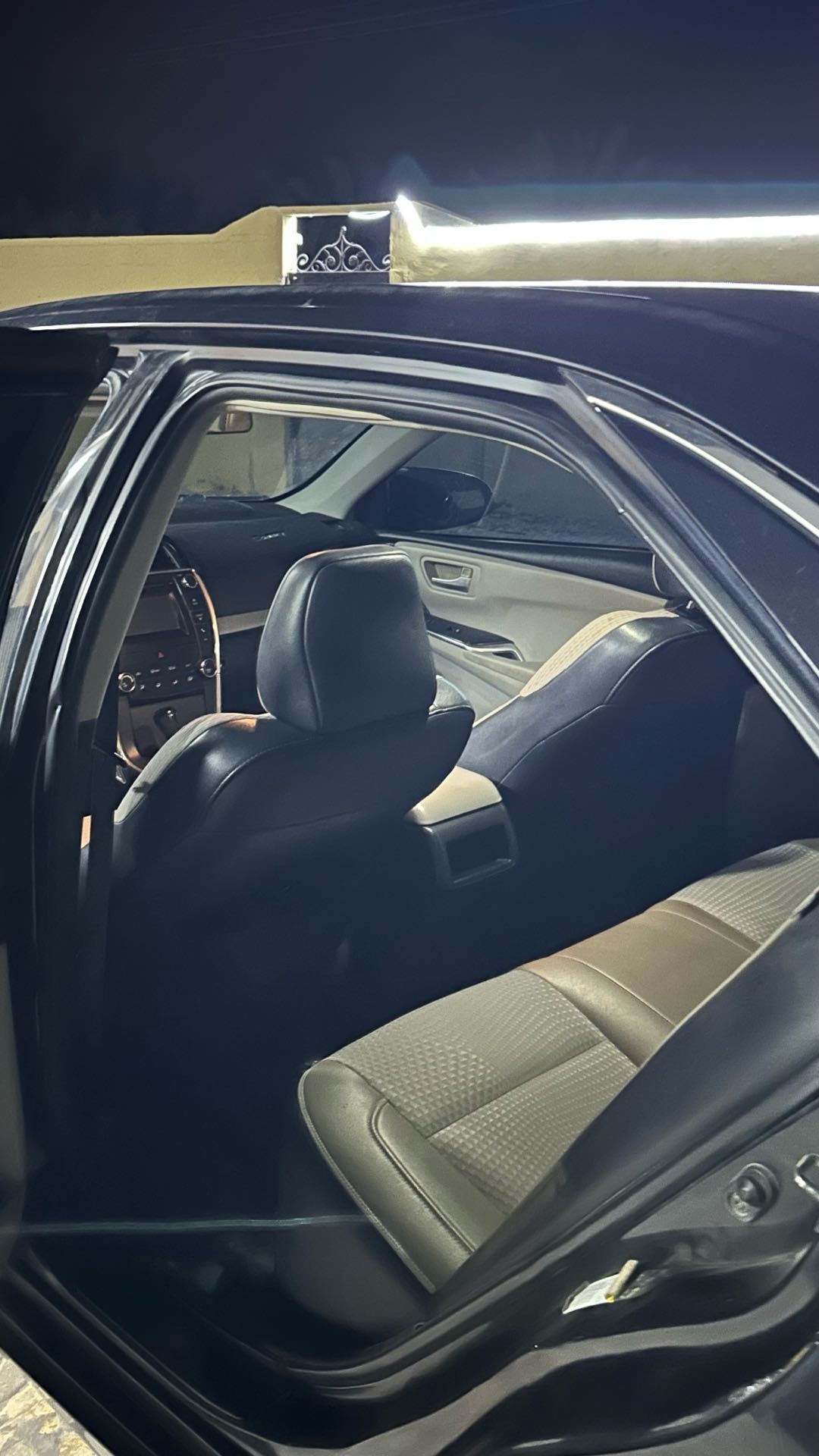 Car Image 2015 TOYOTA CAMRY SE