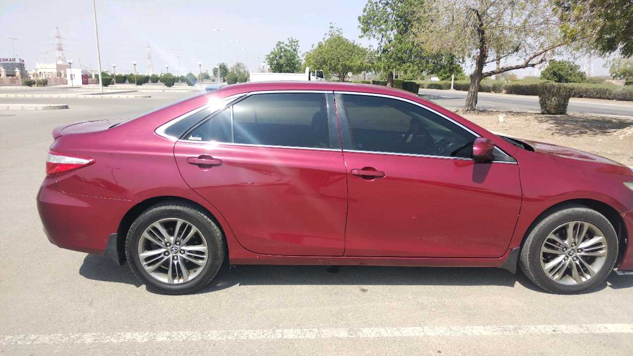 Car Image 2015 TOYOTA CAMRY SE