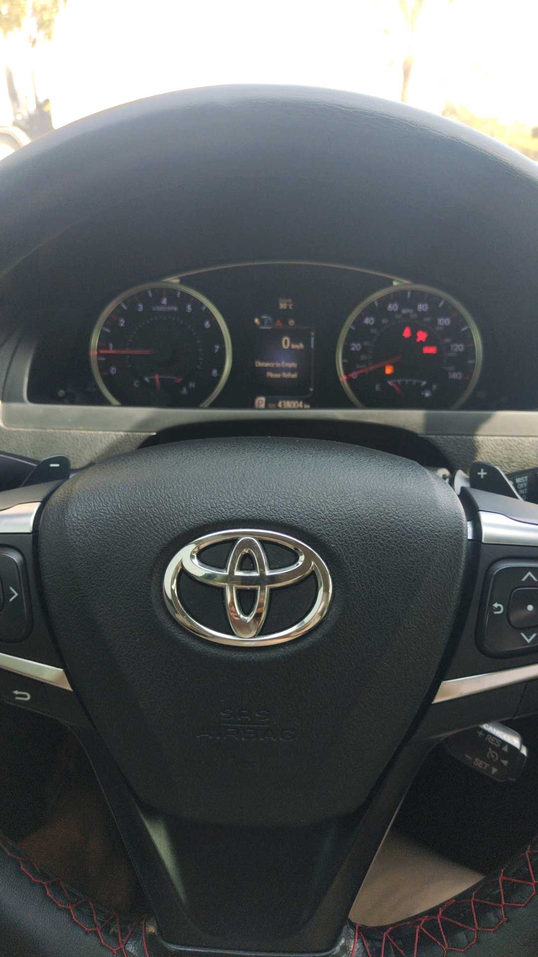 Car Image 2015 TOYOTA CAMRY SE