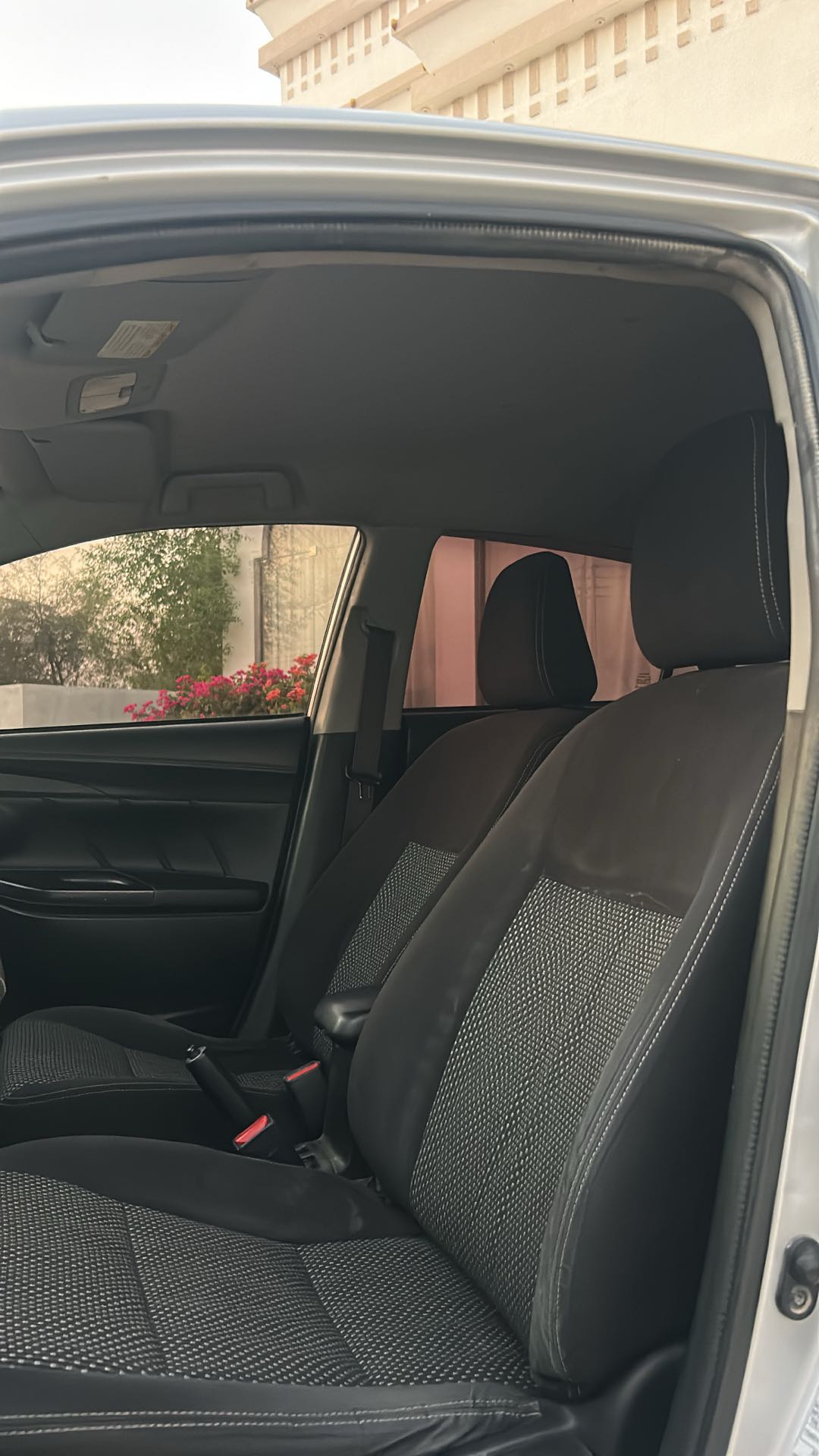 Car Image 2015 TOYOTA YARIS LE