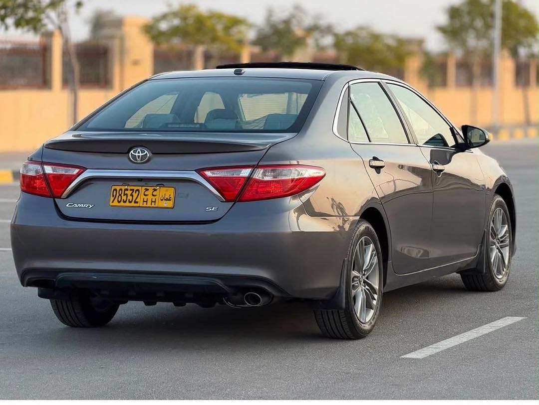 Car Image 2017 TOYOTA CAMRY SE