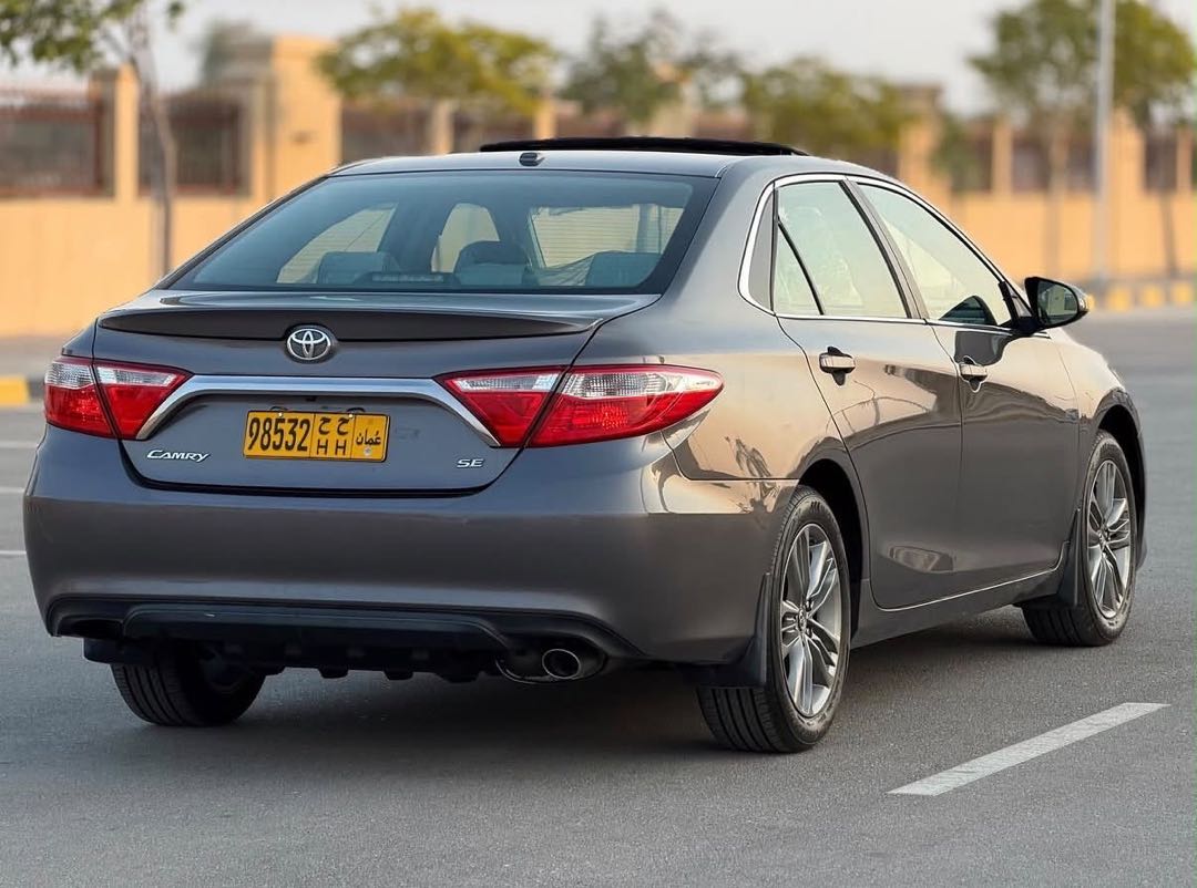Car Image 2017 TOYOTA CAMRY SE