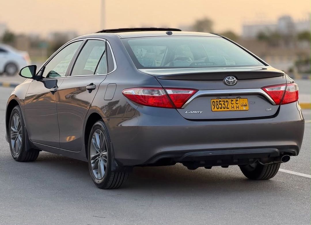 Car Image 2017 TOYOTA CAMRY SE