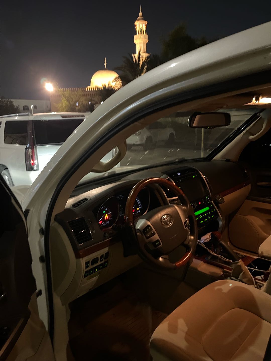 Car Image 2014 TOYOTA LAND CRUISER VX.R